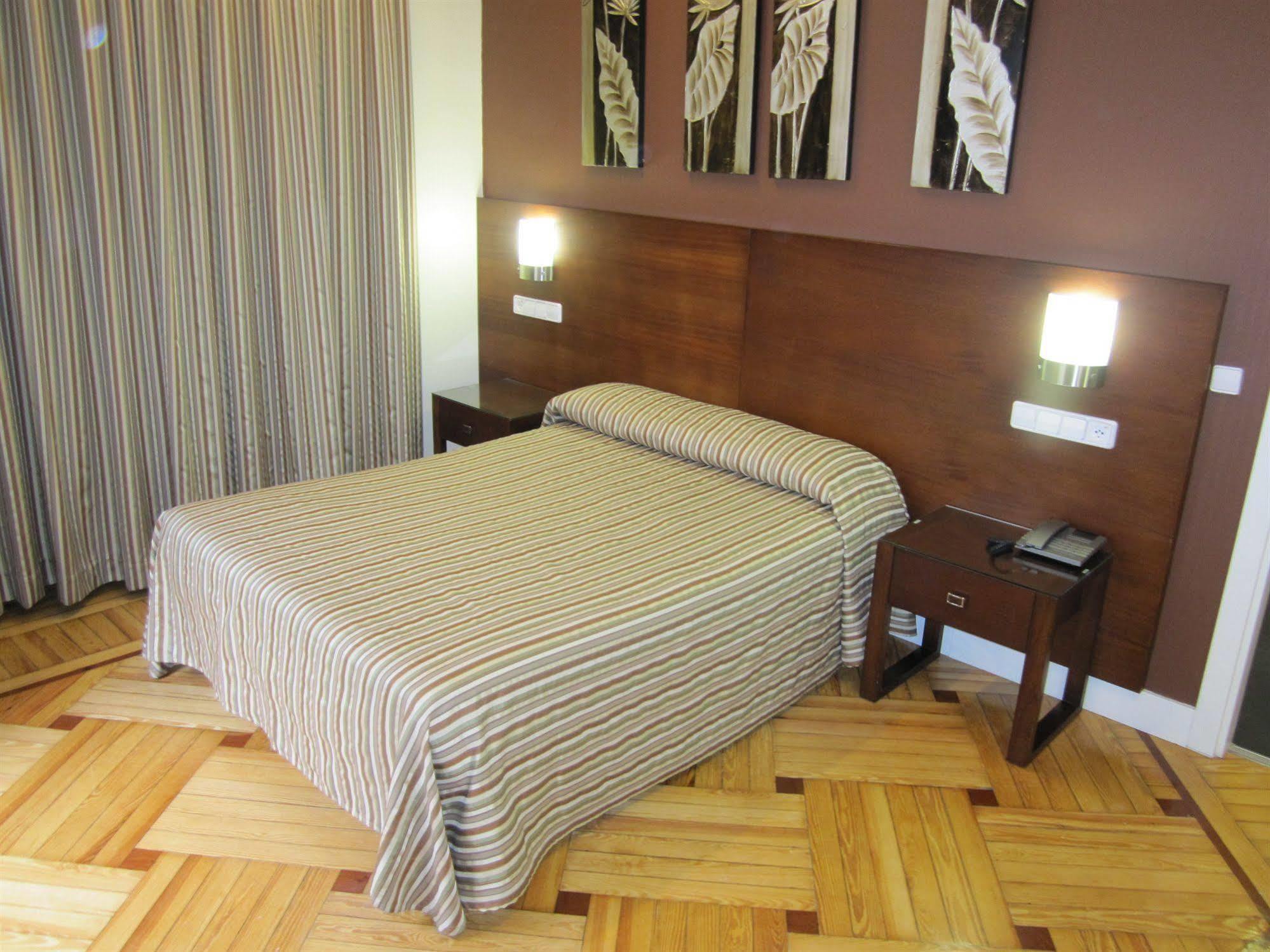 Hostal Abadia Madrid Esterno foto